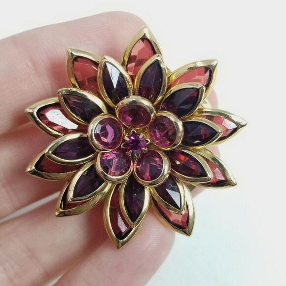 Vintage Avon Purple Rhinestone Starburst Flower Design Brooch, Lapel Pin - Picture 2 of 6